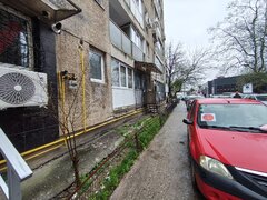 Piata Delfinului, Chisinau, Dobrina