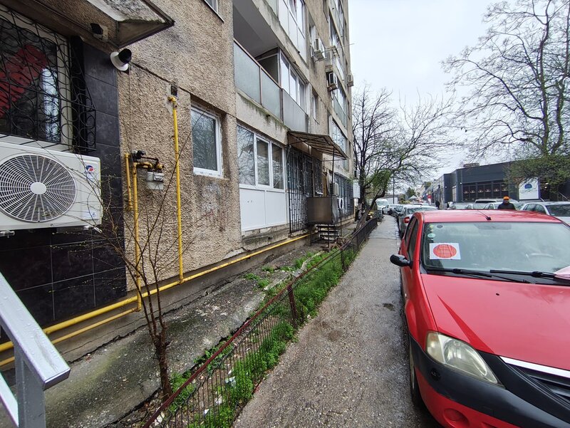 Piata Delfinului, Chisinau, Dobrina